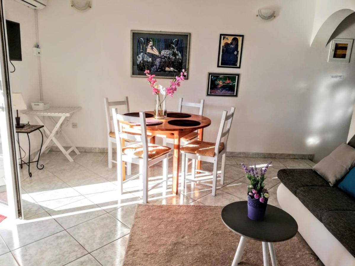 Apartments Rora Рогозниця Екстер'єр фото