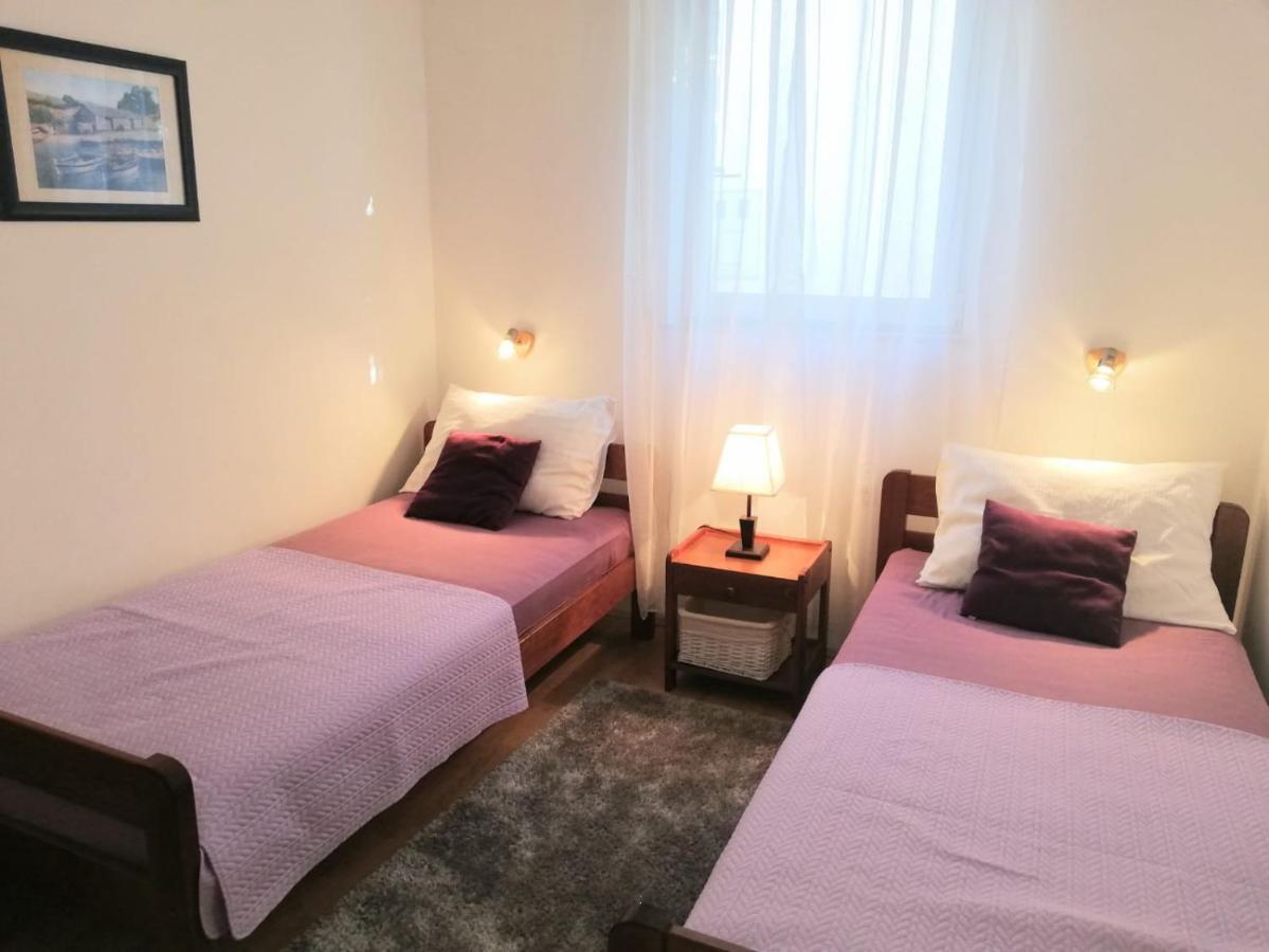 Apartments Rora Рогозниця Екстер'єр фото